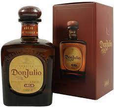 Producido en pequeños lotes y añejado durante un mínimo de dos años y medio, el tequila don julio 1942 se hace artesanalmente en homenaje al año en que don . Tequila Don Julio Anejo Licorea