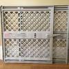 To keep the gate panel open, simply use the overall product weight: 1