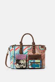 Alliage parfait de coloris blanc cassé et détails dorés, le sac à dos mini nazca gret dispose d'une poche verticale secrète dans le dos. Sac A Main Multiimprime Desigual Com