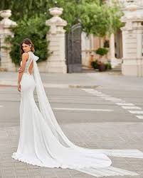Hace unas semanas recibí la invitación para asistir al desfile de presentación de la colección 2017 de rosa clará, que inaugura la semana de desfiles de barcelona bridal week 2016. Djecji Poludjeti Okovati Vestido Novia Corto Rosa Clara Goldstandardsounds Com
