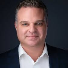 Eric Lupton's Instagram, Twitter & Facebook