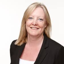 Former Executive Director of Registry and Registrar Julian Lamb will leave  the JFSC in June after 25 years of service.