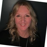 Elizabeth Carrie's Instagram, Twitter & Facebook