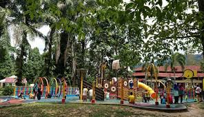 Tahukah anda bahawa kolam air panas di kampung ulu slim ini adalah yang terpanas di semenanjung malaysia dan ia mencecah suhu 104ºc ? Telur Rebus Je Pun Tapi Blogger Ni Kata Best Betul Makan Angin Kat Felda Residence Hot Spring Sungkai Perak