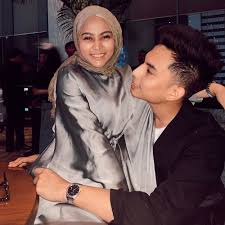 Kemudian akun dia juga sering ada di explore saya, karena cewek keponya naudzubillah saya bukalah akun doi. Seperti Masih Pacaran 10 Potret Romantis Rachel Vennya Dan Niko