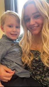 Alexis Caraway's Instagram, Twitter & Facebook