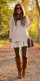 Además puedes combinarla con una infinidad. Como Combinar Botas Con Faldas Y Vestidos