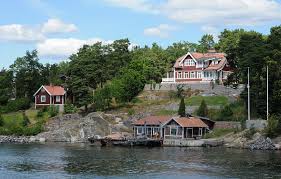 Als etwas ganz einzigartiges gehört zu dem haus auf dem 87.000 m2 großen grundstück ein eigener see. Immobilien In Schweden Villa Kunterbunt Wird Zum Traumhaus