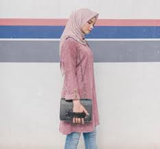 Kebaya warna pastel selanjutnya yang akan kamini bahas adalah sleeveless dress alias baju terusan tanpa lengan. 25 Inspirasi Padu Padan Warna Pastel Ala Vanilla Hijab Updated 2021 Bukareview