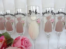 Hand Painted Champagne Glasses Bridesmaid Glasses Hand Painted Glasses Mother Of The Bride Gifts Bridesmaid Gifts Damigelle Champagne Regalo Di Nozze Idee