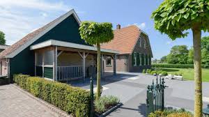 Manchester united midfielder donny van de beek will miss the netherlands' euro 2020 campaign with an injury. Ajax Voetballer Donny Van De Beek Betaalt 700 000 Voor Deze Woonboerderij Pure Luxe