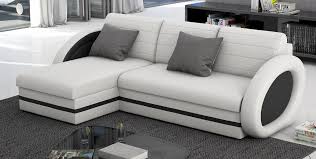 Die Schlafcouch Mit Ottomane Uberzeugt Durch Ihr Individuelles Modernes Design Und Kann In Kurzer Zeit Zu Einer Gemutl Sofa Design Sofa Sofa Gunstig Kaufen