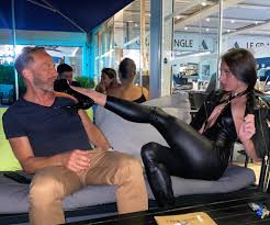 𝐌𝐢𝐬𝐭𝐫𝐞𝐬𝐬 𝐋𝐨𝐥𝐢𝐭𝐚 𝐇𝐮𝐬𝐡 on X: If I give you the honour of  taking me out, foot worship in public is mandatory.  t.coVcVF9eNZja  X