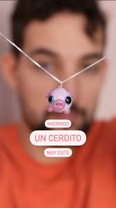 UN CERDITO PARA MI SOCIAL MEDIA MANAGER 🐷, Ya tenéis DISPONIBLES en mi  página de ETSY los pendientes de cristal de murano que faltaban ¡la  tortuguita y el cerdito! ¿Cuál es más cute? Difícil decisión, ...