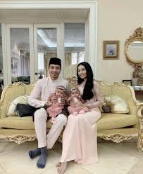 Comelnya Mek Twins Cucu Kembar Tan Sri Annuar Musa Menantu Pun Cantik Sangat Nona