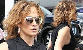 Jennifer lopez brought back her maid in manhattan hair for the 2020 golden globes. Jennifer Lopez Makes Very Rare Move Of Stepping Out Sans Her Hair Extensions Daily Mail Online