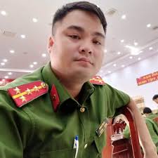 Lê chí thành bị tước quân tịch hồi tháng 7/2020 và được biết đến là youtuber với nhiều clip tự xưng giám sát lực lượng cảnh sát gây tranh cãi trên mạng xã hội. Zsovaojpdmdm4m