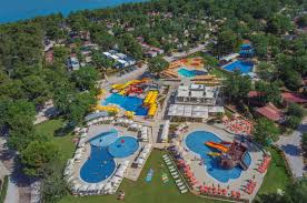 Kleidung müssen sie nur zum einkaufen in poreč tragen, in der restlichen zeit können sie ihre freiheit genießen. Mobilheim Comfort Auf Lanterna Premium Camping Resort Ihre Glampingunterkunft In Kroatien