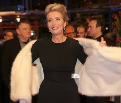 Dame emma thompson dbe (born 15 april 1959) is a british actress, screenwriter, activist, author, and comedian. Emma Thompson Spricht Im Interview Uber Ihren Eigenen Mut