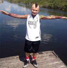 So he holds the nationality of america. Chris Birdman Andersen Costume Steals Show At Miami Heat Game Daily Mail Online
