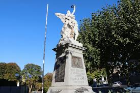 Les grandes villes françaises sont paris, lyon, marseille, toulouse, nice, lille, grenoble, bordeaux, etc. Histoire Quand Est Nee La Mention Mort Pour La France