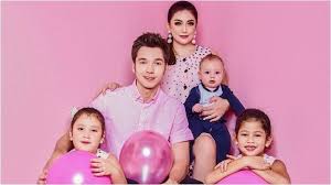 Informasi dan berita terbaru seputar kehidupan celine evangelista. Buah Pernikahan Dirly Dan Celine Dianggap Anak Kandung Sendiri Oleh Stefan William Hingga Beri Ini Tribun Manado