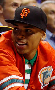 Chris Brown otrokom prebira pravljice