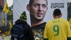 L'avion qui est censé le ramener en france est victime d'un accident et philippe deschamps meurt dans le crash. Crash De L Avion Du Footballeur Emiliano Sala L Express