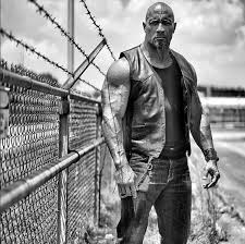 Todo o sucesso do velozes e furiosos começou em 2001, com o primeiro filme inesquecível da franquia. Personagens Bastidores E Detalhes Velozes E Furiosos 8 Em Imagens Dwayne Johnson Movie Fast And Furious The Rock Dwayne Johnson