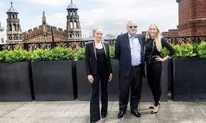 Tidsskriftet kapital vurderte at john fredriksen i 2019 var god for 114 milliarder kroner. John Fredriksen Family Celebrity Family