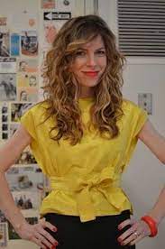 Naturally Curly Hair With Side Swept Bangs Layered Curly Hair Curly Hair Styles Layered Curly Haircuts