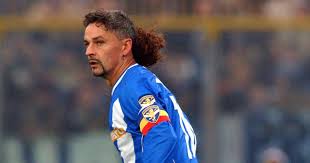 Roberto baggio ist ein ehemaliger fußballspieler aus италия, (* 18 февр. Roberto Baggio Ruined Edwin Van Der Sar With The Best First Touch Of All Time Planet Football