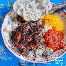 Nasi babat cumi hitam bu hamina pegirian surabaya, merupakan salah satu kuliner surabaya khas madura yang terkenal akan kelezatannya.babat cumi hitam. Rasanya Nagih 10 Rekomendasi Nasi Cumi Madura Enak Di Surabaya