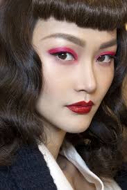 Colored Liners For Spring Runway Inspiration Catwalk Makeup Runway Makeup Fashion Makeup