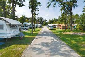 Bad füssing (bis 1969 füssing) ist eine gemeinde im niederbayerischen landkreis passau und ein kurort im niederbayerischen bäderdreieck. Holmernhof Bad Fussing Camping Mehr Urlaub Camping Reisen Deutschland
