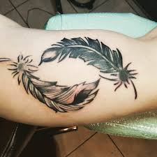 Yin And Yang Feathers By Joe Stevens Envy Skin Gallery Columbus Oh Feather Tattoos Tattoos Feather Tattoo