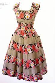 This retro floral print dress is crafted from a cotton blend fabric with a hint of stretch for comfort, featuring a scoop neckline and flattering ruching detailing at the waist and neck, complete with a concealed centre back zip. Floral Dress 1963 Vintage Floral Fashion Vintage Dresses Dresses