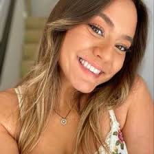 Dominique Dickinson's Instagram, Twitter & Facebook