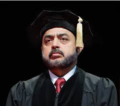 I had the chance to introduce @maria_ressa at a Serica event last night:  She does journalism proud and shows how journalists can stand up to  authoritarians and even prevail. Her news organization