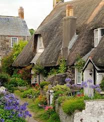 Корнуолл — (корнуэлл) (cornwall)cornwall, графство, занимающее крайний юго зап. Landyhausidylle Mit Farbenfrohen Blumen Mitten In Cornwall Cornwall Urlaub Cornwall Reise Cornwall