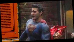 What do you think of superman's new costume? Tyler Hoechlin Looks Super Buff In New Super Suit On Superman Lois Set Showcelnews Com
