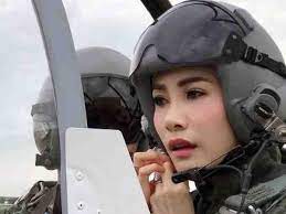 صور ملكة تايلاند الجديدة sineenat wongvajirapakdi مشاهير صورة ١٥ riding helmets headset electronic products