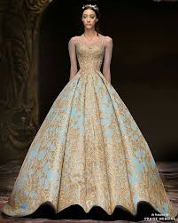 Well you're in luck, because here they come. Herrlich Elegant Mit Einem Koniglichen Touch Ist Dieses Modische Kleid Von Michael Cinco Ausserordentlich Attraktiv Ultimative Kollektionen Von Kleidern Ala Gowns Pretty Dresses Gowns Dresses