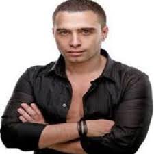 احتفل الفنان حسام حبيب، بعيد ميلاده الـ38 مع زوجته الفنانة شرين عبدالوهاب، وظهر الزوجان في فيديو ألبوماته بعنوان لسه، من إنتاج شركة ewe، ثم في 2006 أصدر ألبومه الثانى بعنوان أجمل قصة حب، ومع شركة ميلودي ميوزيك، أطلق ثالث ألبوم له بعنوان جوه القلب. Ø­Ø³Ø§Ù… Ø­Ø¨ÙŠØ¨