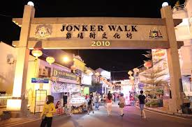 Destinasi yang ideal di melaka untuk anda kunjungi bersama keluarga atau satu lagi aktiviti wajib bagi pelancong yang datang bercuti ke melaka adalah menyusuri sungai melaka 24melaka river pirate park. 4 Tempat Menarik Di Melaka Pada Waktu Malam Malaysia Seantero