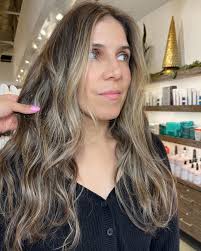 DAY LIGHT ☀️ VS NIGHT LIGHT 🌙 : This hair picture was taken one day a  part. Same hair, different looks in different type of light. Just something  to keep in mind