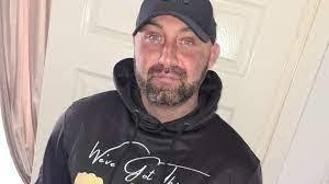 Lee Butler's Instagram, Twitter & Facebook