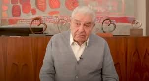 Según contó su hija más famosa, vivi kreutzberger, el cuidado del animador ha sido una tarea que se han. Estoy En La Ultima Etapa De Mi Vida El Presente De Don Francisco A Cinco Anos Del Final De Sabado Gigante Infobae