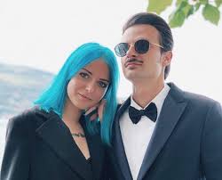 Nel 2016 ha pubblicato il singolo andiamo a comandare, tormentone estivo che ha. Fabio Rovazzi Chi E Eta Altezza Carriera Amori Canzoni