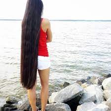 画像に含まれている可能性があるもの 1人以上 海 空 屋外 水 自然 ロングヘア 長い黒髪 黒髪